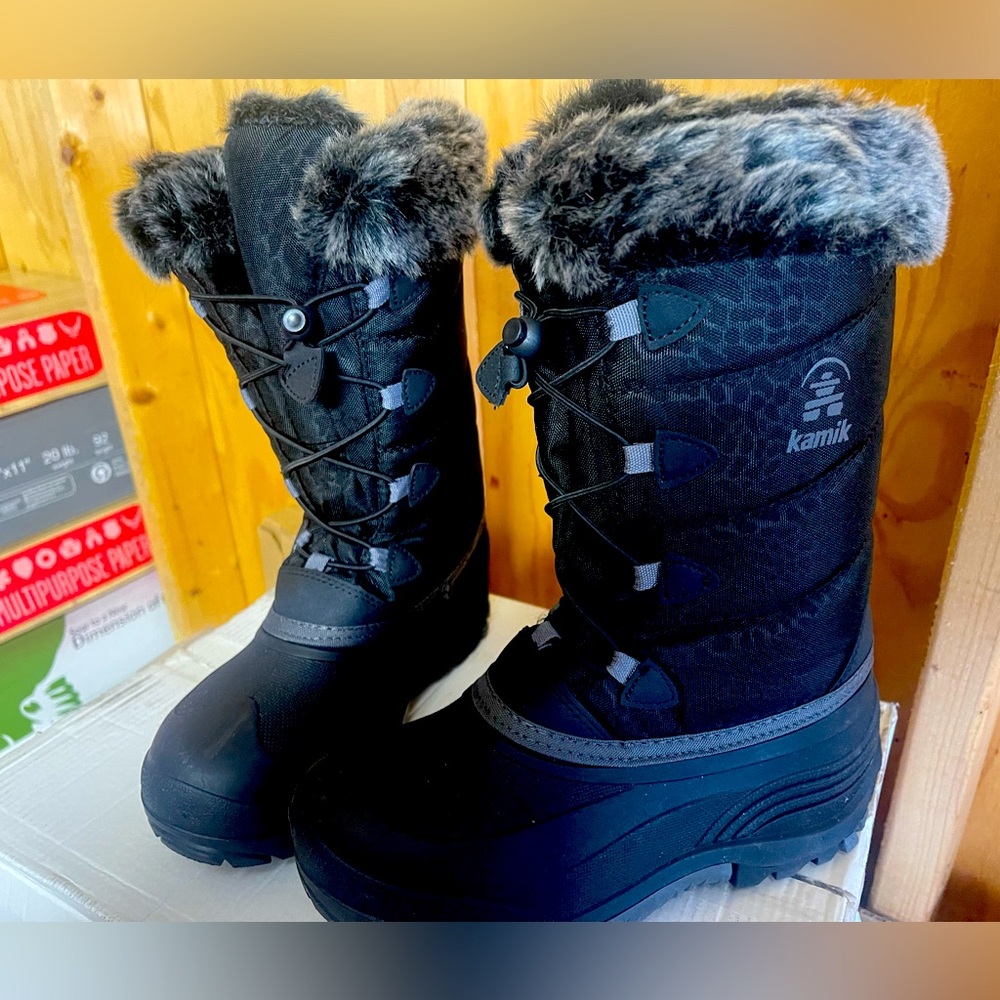 Kamik Canadian winter snow boots. Women’s size 5
